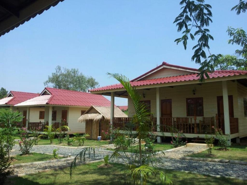 Smile Resort Mae Rim Bagian luar foto