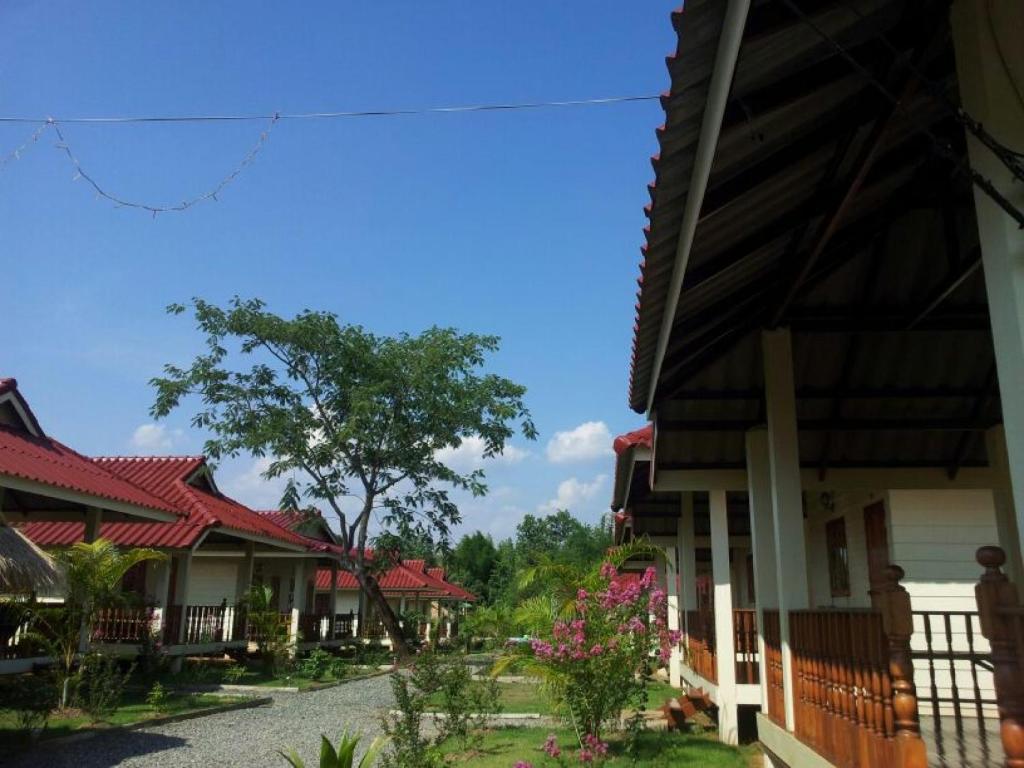 Smile Resort Mae Rim Bagian luar foto