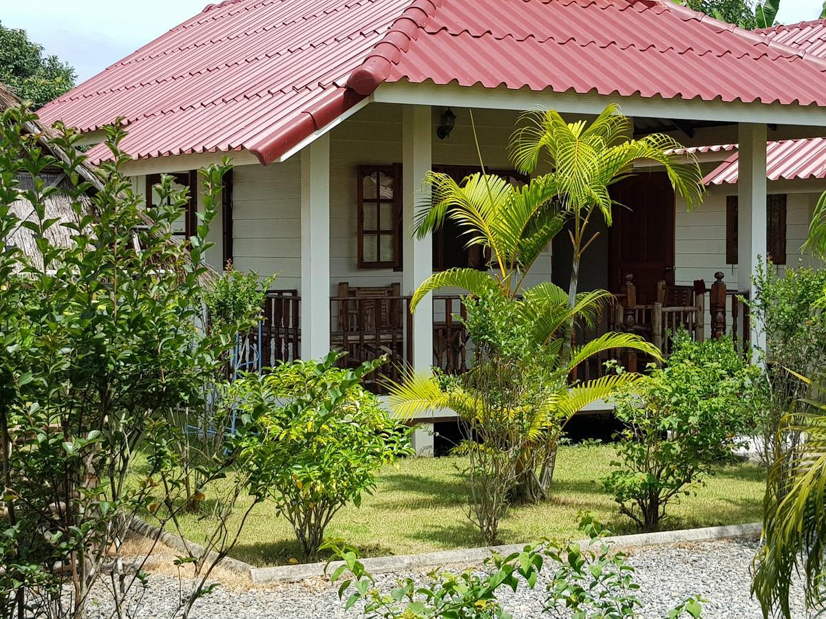 Smile Resort Mae Rim Bagian luar foto