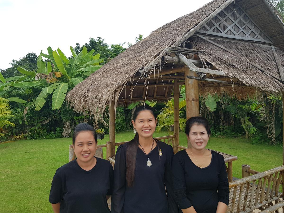 Smile Resort Mae Rim Bagian luar foto