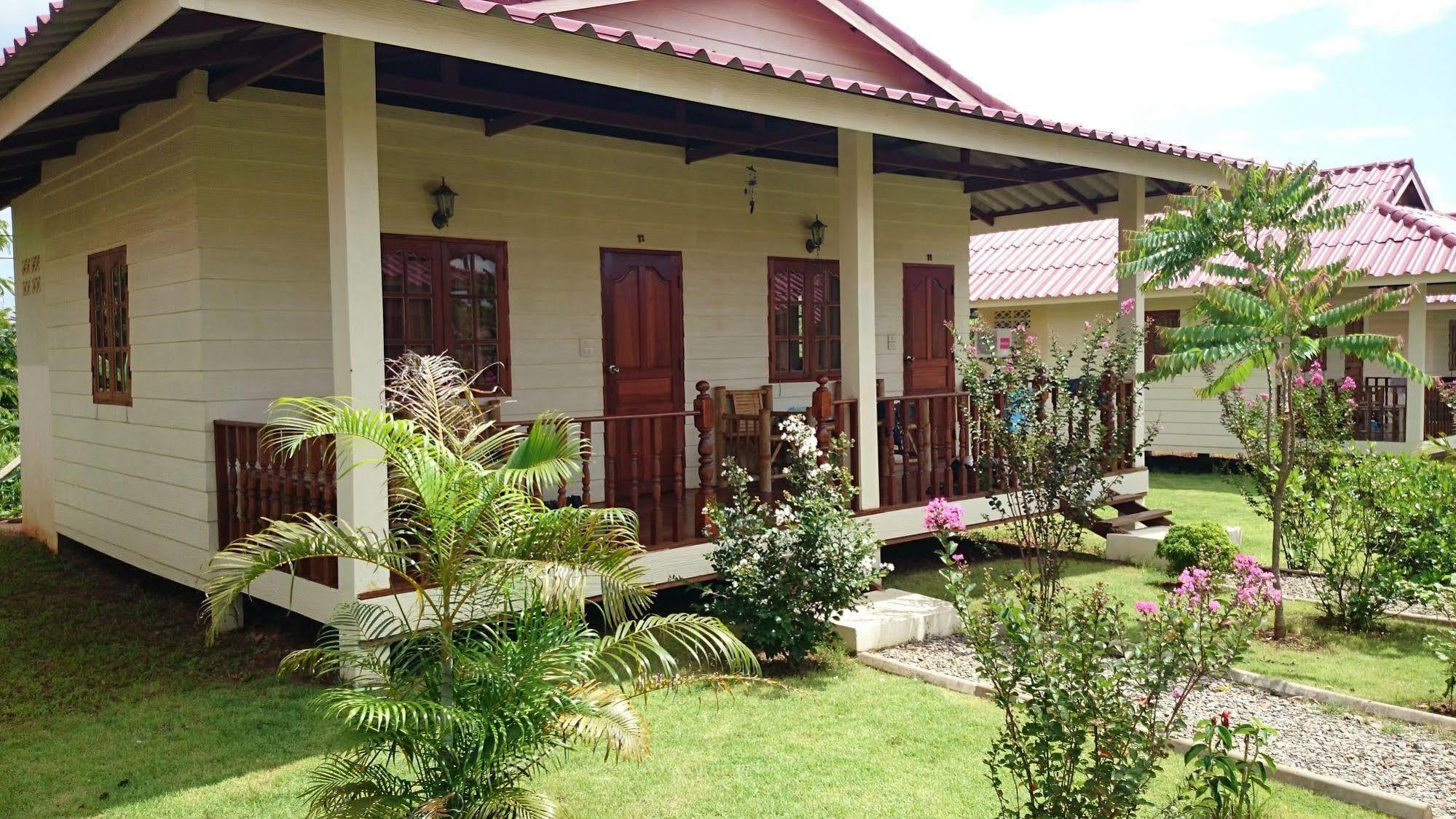 Smile Resort Mae Rim Bagian luar foto