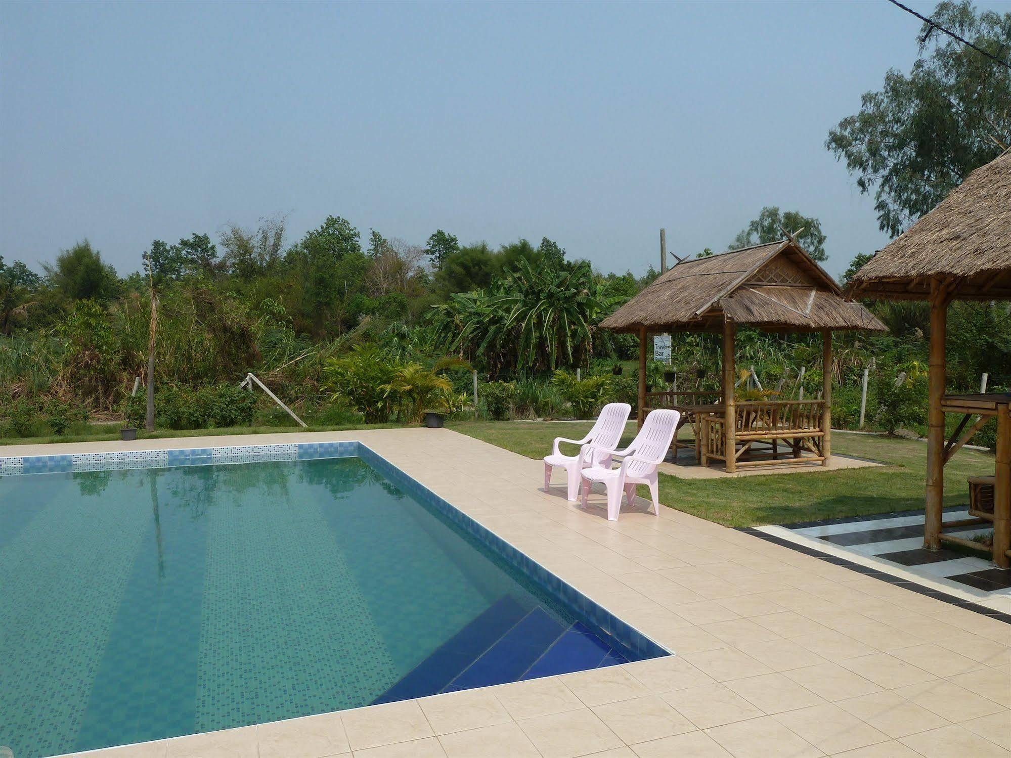 Smile Resort Mae Rim Bagian luar foto