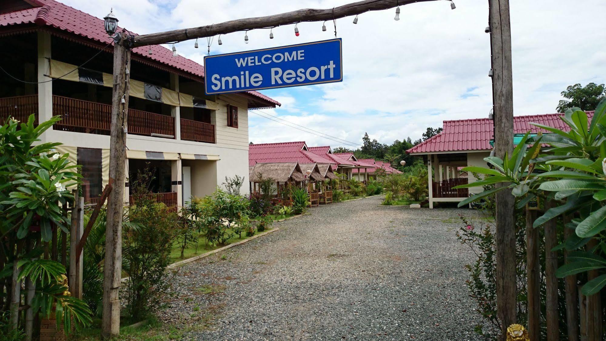 Smile Resort Mae Rim Bagian luar foto
