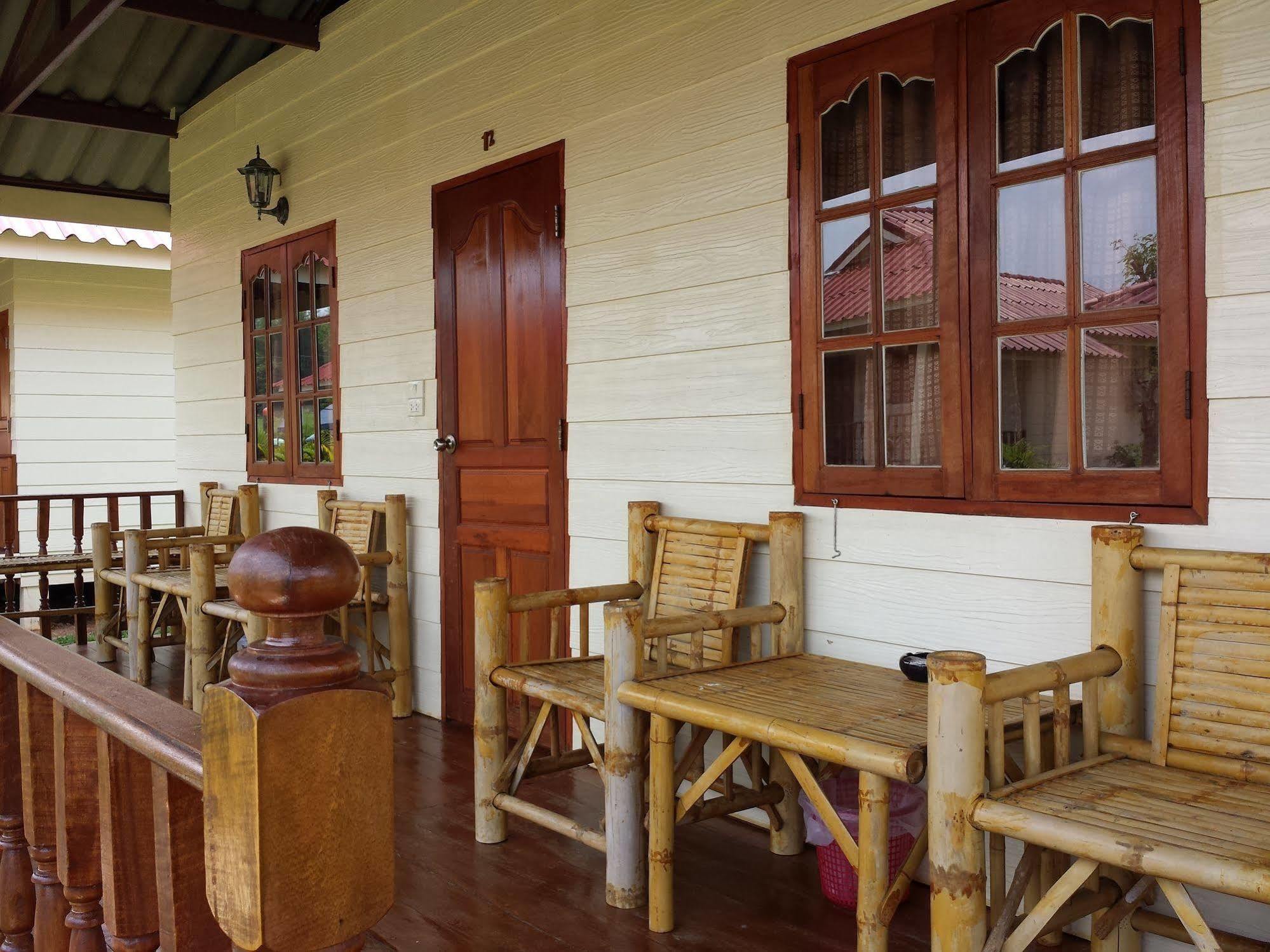 Smile Resort Mae Rim Bagian luar foto