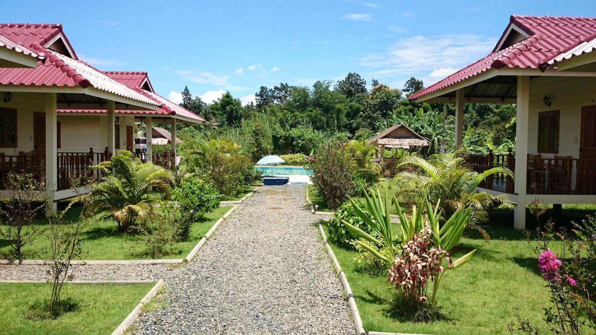 Smile Resort Mae Rim Bagian luar foto