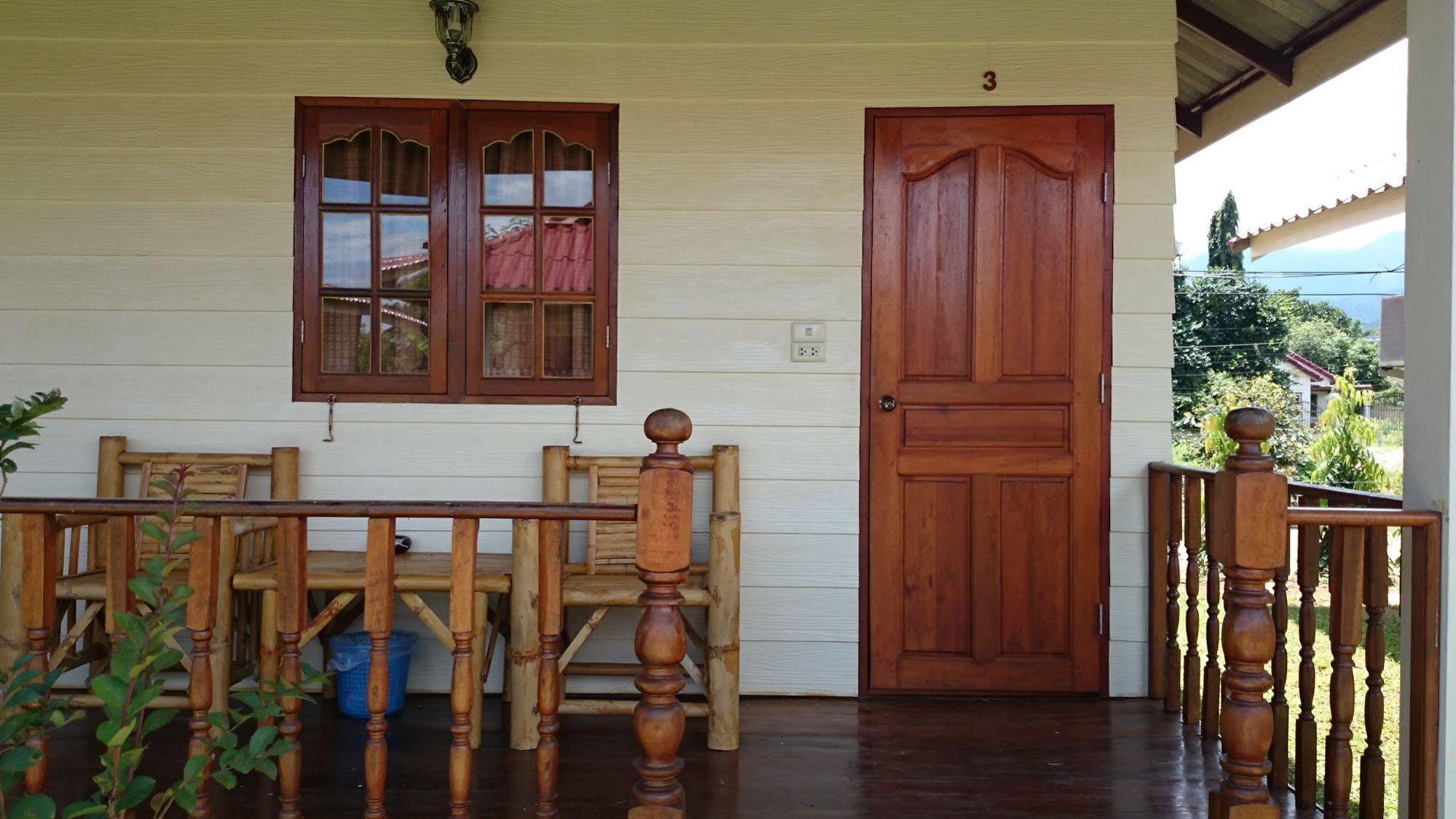 Smile Resort Mae Rim Bagian luar foto